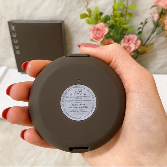 SOLD Becca Highlighter Bundle + Makeup Bag - Picture 7 of 8